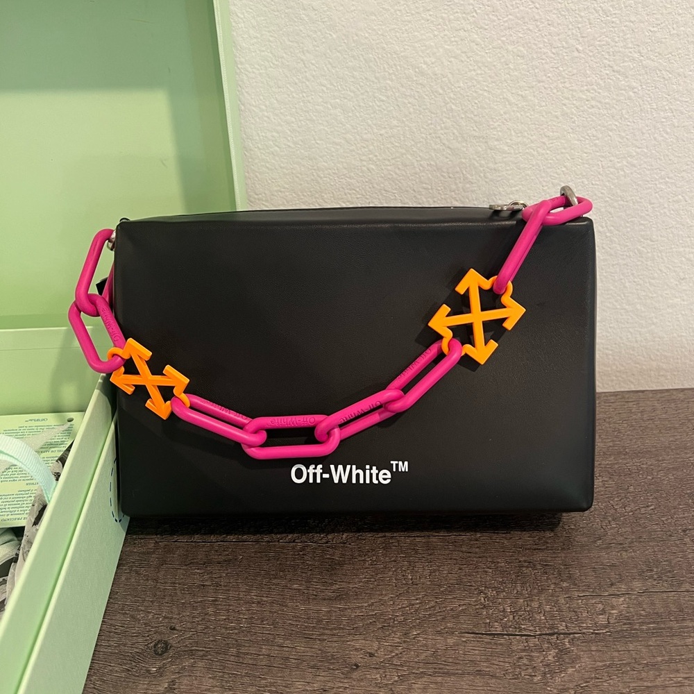 Off-White Block Pouch Quote Bag
I Black/White